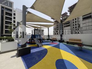 Bloomfields Elegant Stu in Azizi Rivera