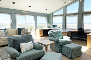 Beautiful Ocean Front Home! Sweeping Ocean Views! Pacific Sands