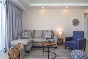 Cozy beach front getaway Encantame Towers E304