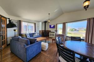 Ocean View, Walk to Everything! Dog Friendly! Wheelhouse Cottage