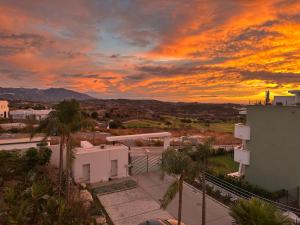 Ipanema spa resort, large terrace, golf, 10min to beach, mountain views