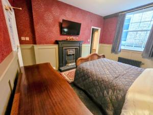 The New Inn by Roomsbooked