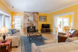 2 Streets to the Beach Game Room BBQ & Firepit