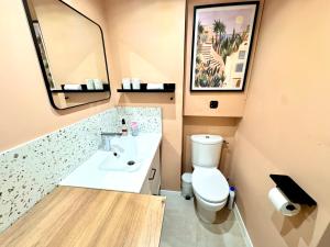 La Petite Oasis - pour 2pers - 2km du Centre Juno Beach et plage du Débarquement - 10min à pieds du centre ville & de la plage - balcon - exposition sud - stationnement & wifi gratuits