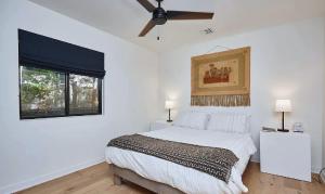 Renovated 3 Bedroom Venice Bungalow with Outdoor Oasis