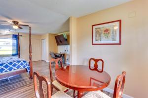 Walk to Lake Jackson Convenient Studio in Sebring