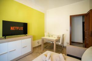 Monte camicia - cozy home in city center-spacious-free parking