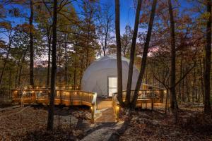 Glamping dome w deck & views