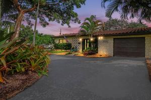 Stylish Hollywood Getaway with Pool near Hard Rock