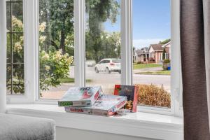 Bright 6BR Near Niagara Falls with BBQ Yard