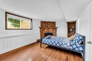 Bright 6BR Near Niagara Falls with BBQ Yard