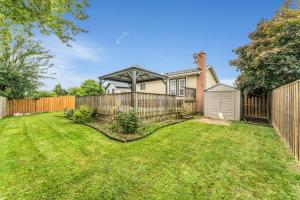 Bright 6BR Near Niagara Falls with BBQ Yard