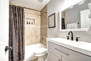 8 Large Bedrooms Hot Tub Game Lounge