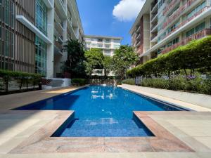 Near BTS l Fully Furnished l Pool and Gym