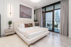 Peninsula Five Luxurious Business Bay Studio