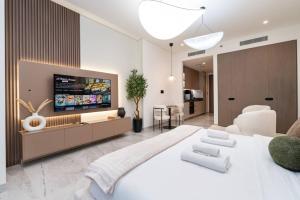 Peninsula Five Luxurious Business Bay Studio