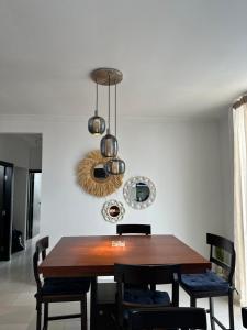 C&E ALOJAMIENTOS , Apartamentos a una calle de la Playa & Malecón