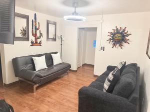 Mins from the UofA & Downtown 4BR 2BA Entire Home