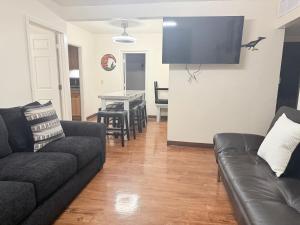Mins from the UofA & Downtown 4BR 2BA Entire Home