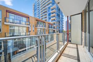 Spacious Apartment with Gym & Pool Access