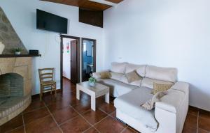 Stunning Home In La Puebla De Los Infan