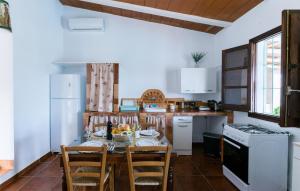 Stunning Home In La Puebla De Los Infan