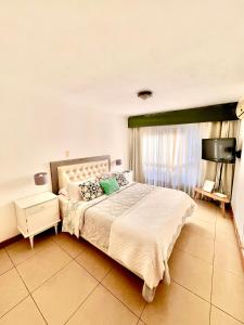 Paseo Aristides Suites -parking opcional-