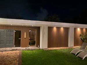 Bungalow between Amsterdam and Haarlem with sauna