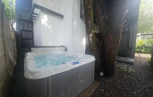 Z102 Studios, 4 Industrial Beach Condos w Pool!