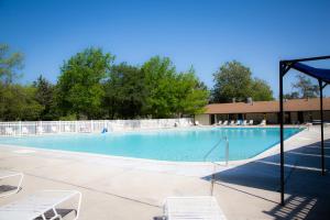 Morgan Hill Camping Resort Cabin 2