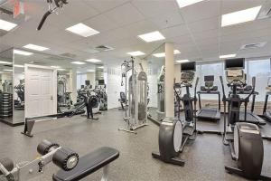 Salt Water Pool HOA 2bath2bed Close to Beaches