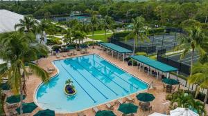 Salt Water Pool HOA 2bath2bed Close to Beaches