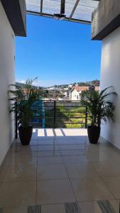 Apartamento Moderno con luz natural y balcón con vista Modern with natural light and balcony with a view