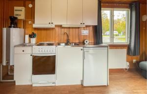 1 Bedroom Cozy Home In Våxtorp