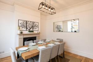 The Shakespeare -5Bed 3Bath