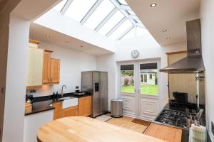 The Shakespeare -5Bed 3Bath