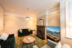 The Shakespeare -5Bed 3Bath