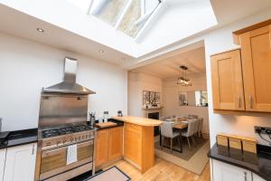 The Shakespeare -5Bed 3Bath