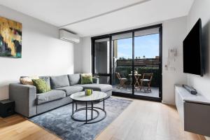 Stylish Retreat with St Kilda Action at Your Door