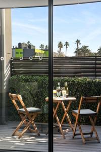 Stylish Retreat with St Kilda Action at Your Door