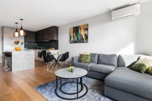 Stylish Retreat with St Kilda Action at Your Door