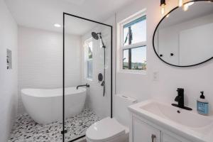 Hillside House with DTLA Views