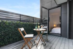 Stylish Retreat with St Kilda Action at Your Door