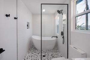 Hillside House with DTLA Views