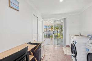 Beachside Bliss Spacious Forster Getaway