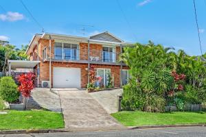 Beachside Bliss Spacious Forster Getaway