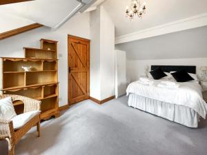 Henfaes Bach - Uk50268