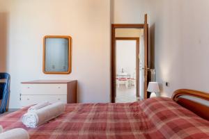 Nazario Sauro - Lucca by the walls