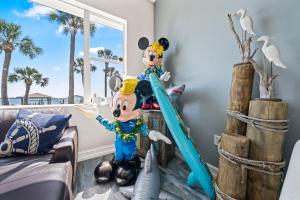Game Room Theater Luxurious Waterfront Retreat