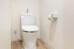 Higashi-Shinjuku 1002